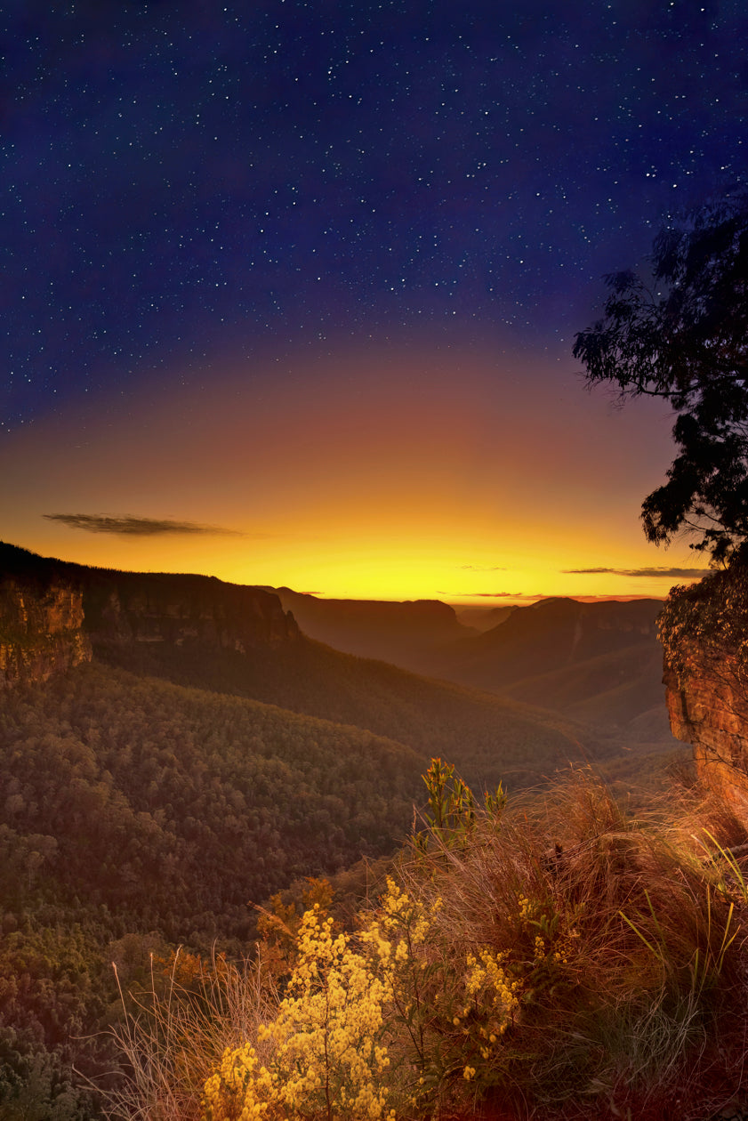 "Twinkle Twinkle"A blend of night and sunrise at Govetts Leapm Blue Mountains